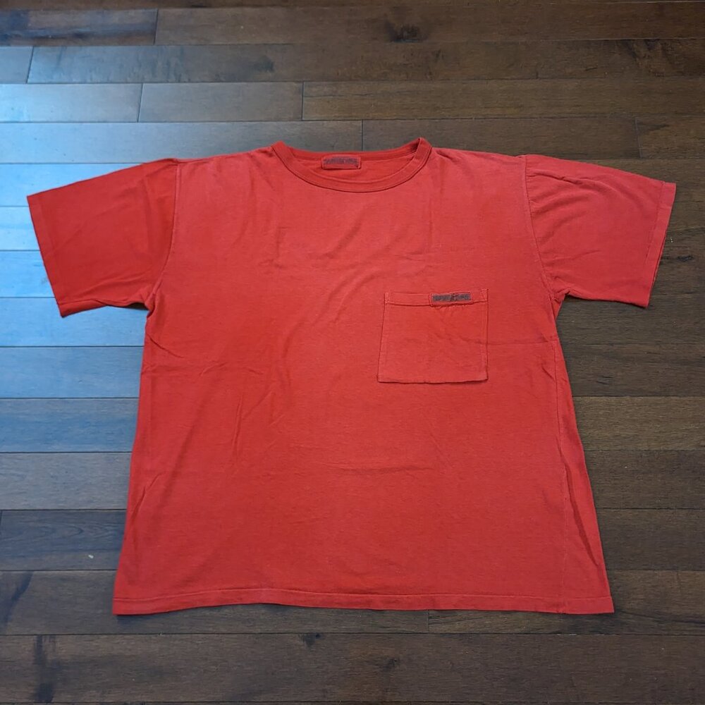 ('90s) Beavers Canoe Essential pocket tee